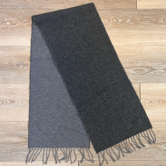 Vintage Versus Versace Charcoal Grey Wool Scarf with Fringe | Made in Italy - Picture 2 of 5